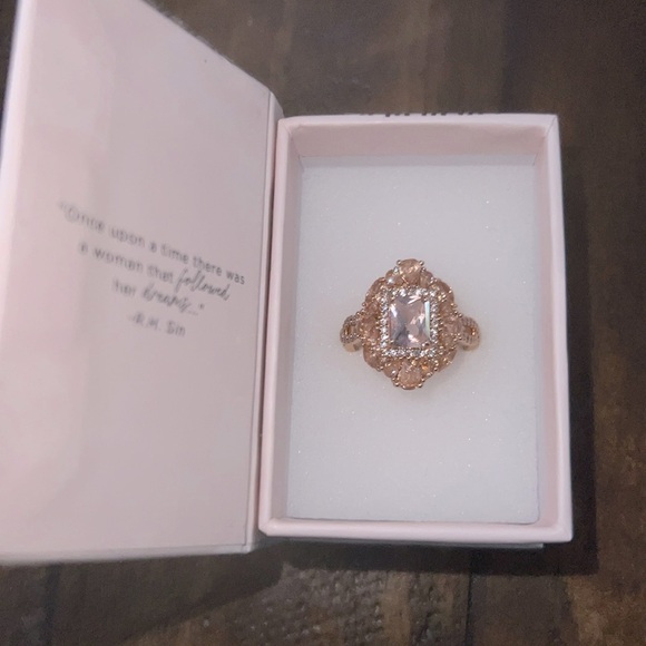 NEW!! BP Reign Princess Collection “A Majestic Statement” Ring Size 9 - Picture 1 of 3